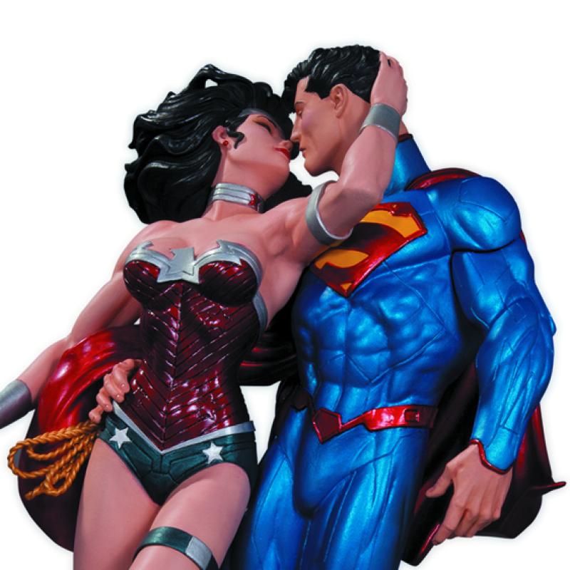 dc-collectibles-dc2-045-superman-wonder-woman-the-kiss-statue