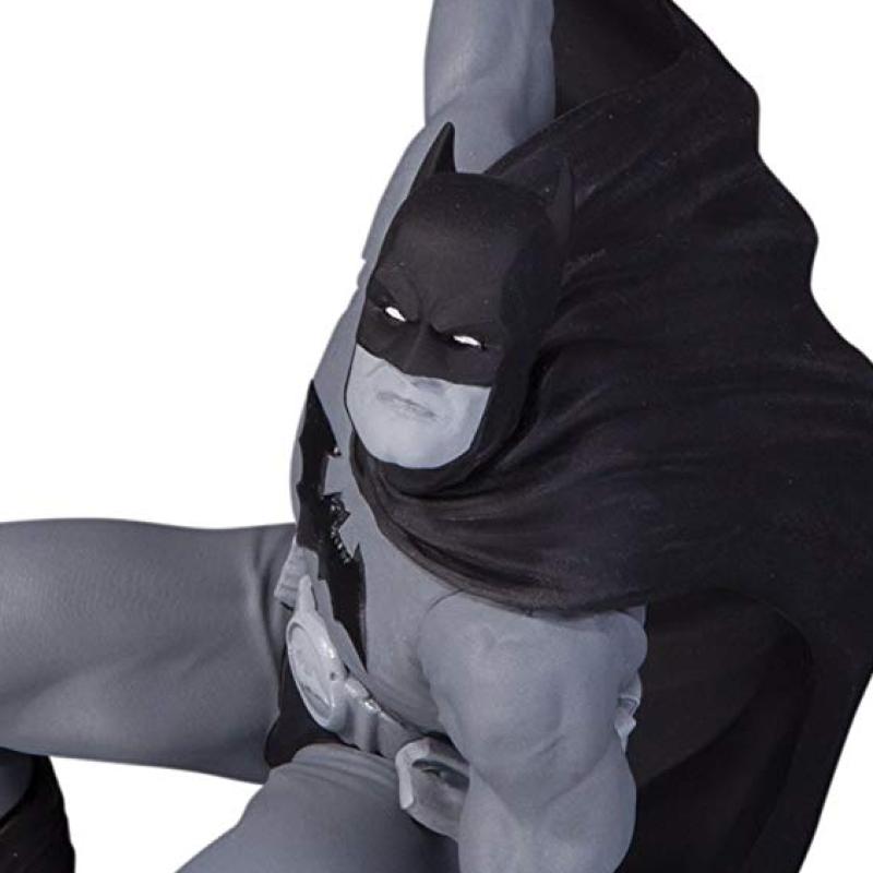 dc-collectibles-dc2-060-batman-black-white-bryan-hitch-statue