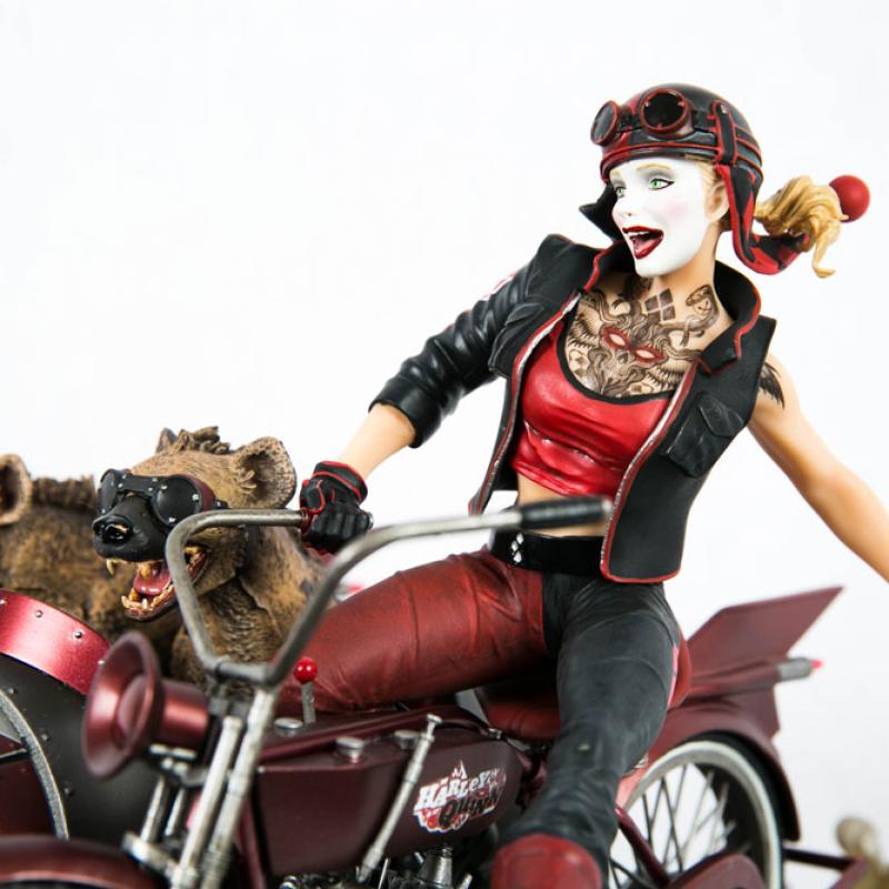 dc-collectibles-dc2-102-gotham-city-garage-harley-quinn-deluxe-statue