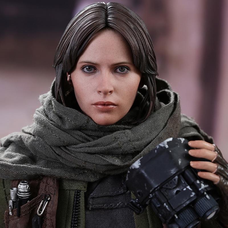 Jyn Erso Deluxe Version Sixth Scale Figure.