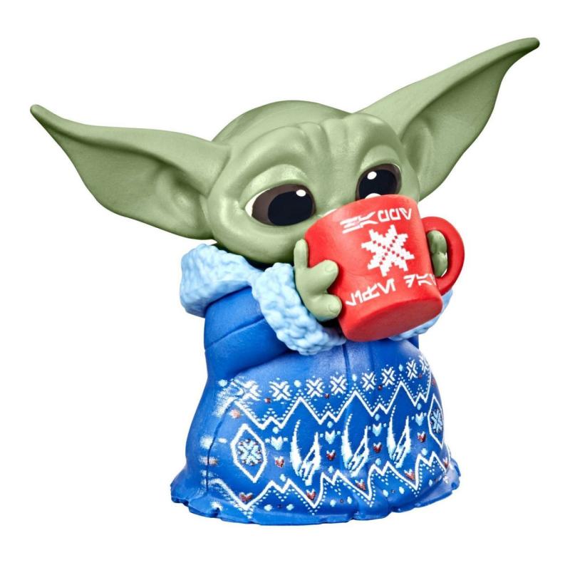 hasbro-grogu-the-child-holiday-edition-sipping-cocoa-pose-hbro1-005