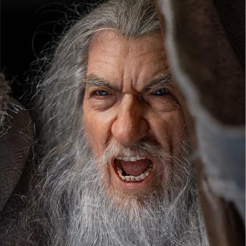 infinity-studio-x-penguin-toys-gandalf-the-grey-12-ultimate-edition-statue-is-008